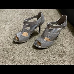 Women’s silver Fioni heels size 9.5